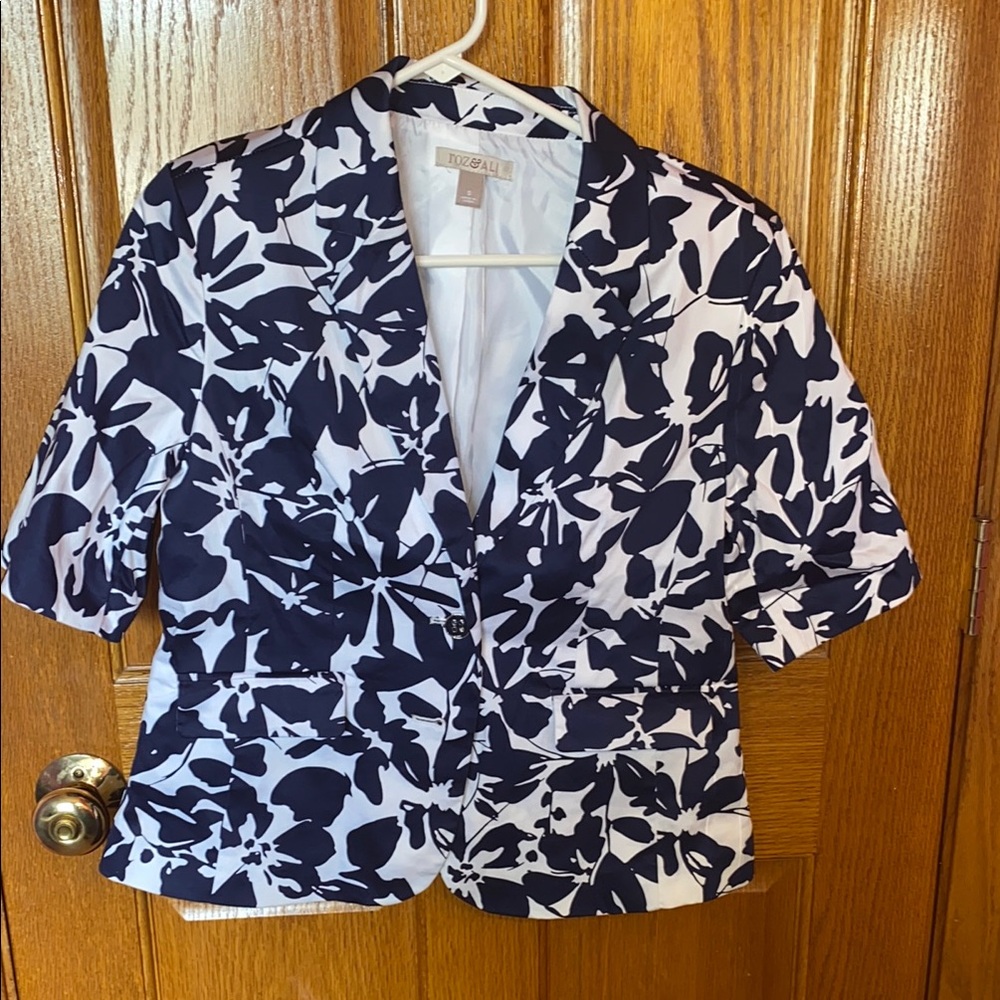 Roz & Ali Navy and White Floral Blazer